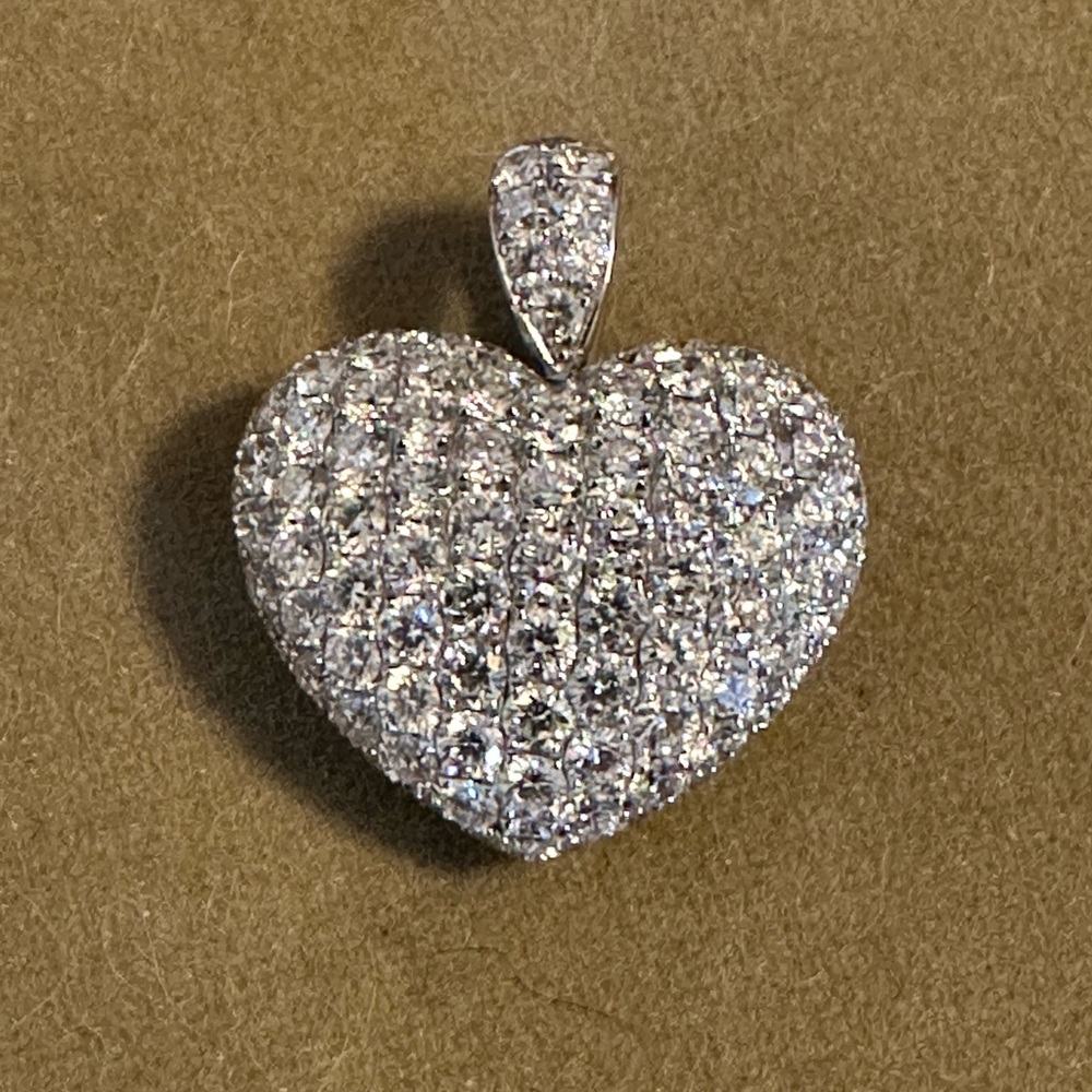 18k White Gold Diamond Heart Pendant